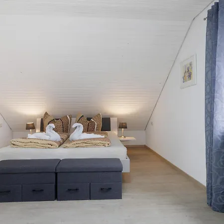 Lilie Und Dahlie * Münsingen